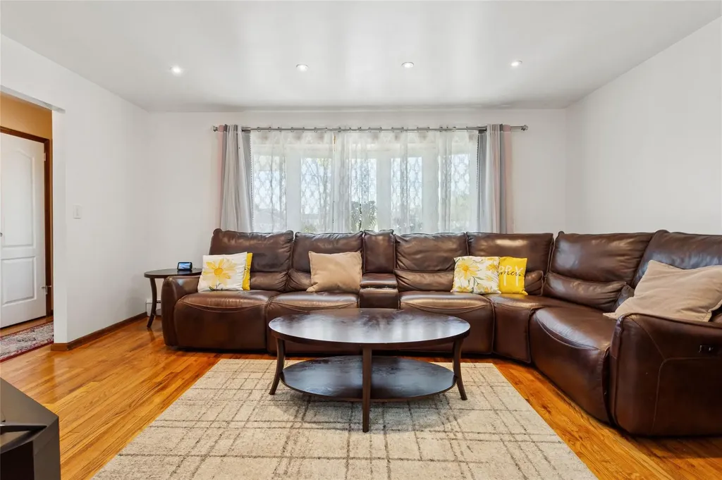 1663 John Street Merrick NY 11566
