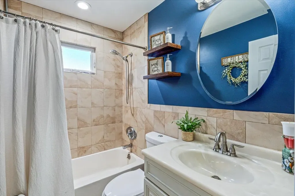 486 Grenadon Lane North Babylon NY 11703