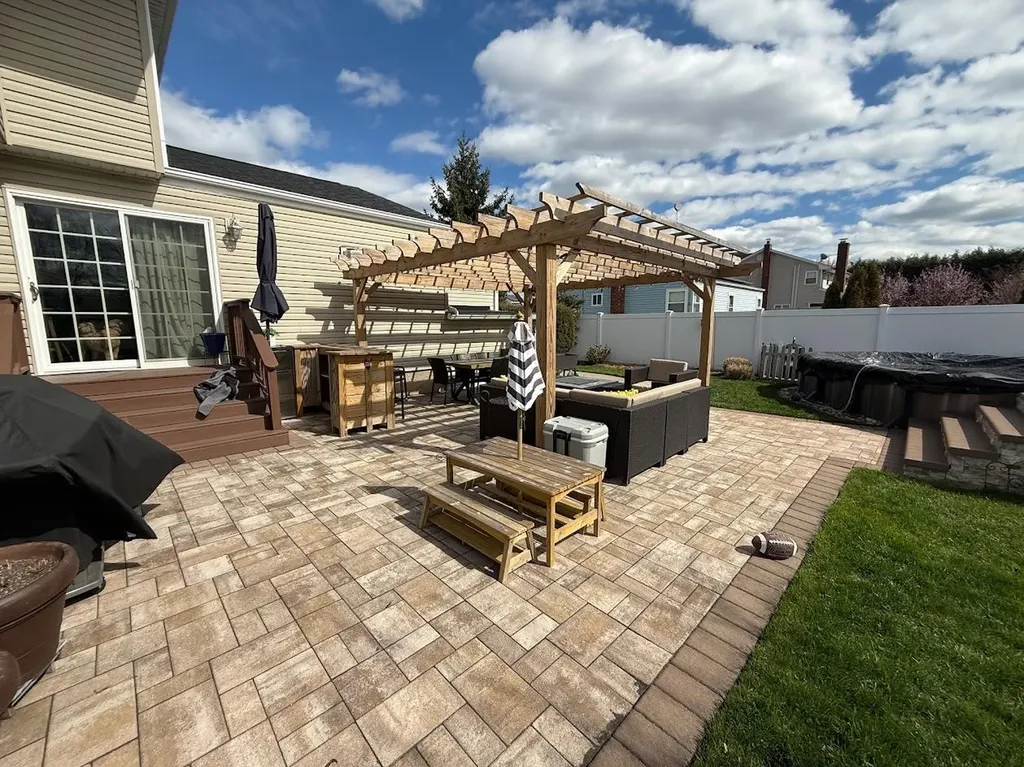 486 Grenadon Lane North Babylon NY 11703