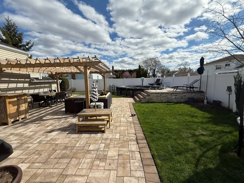 486 Grenadon Lane North Babylon NY 11703