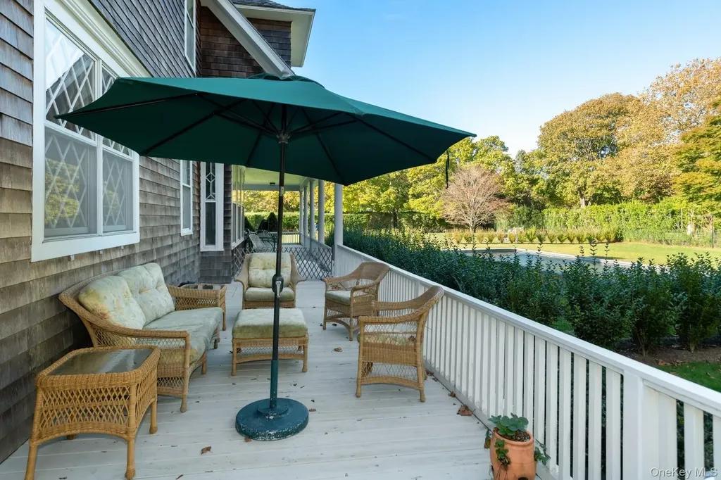10 Post Lane Quogue NY 11959