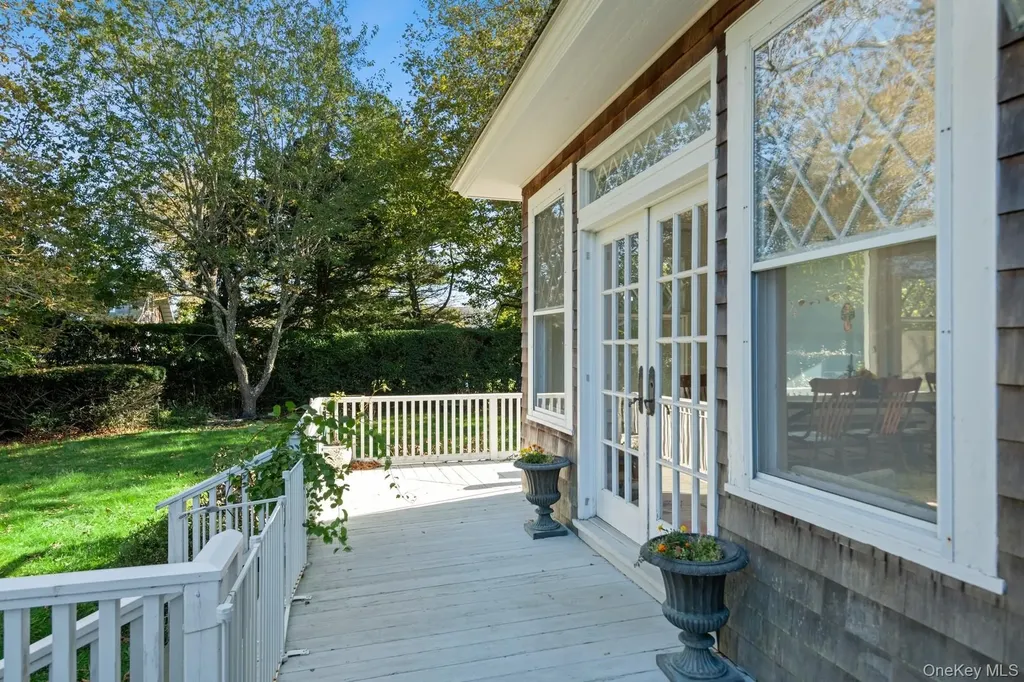 10 Post Lane Quogue NY 11959