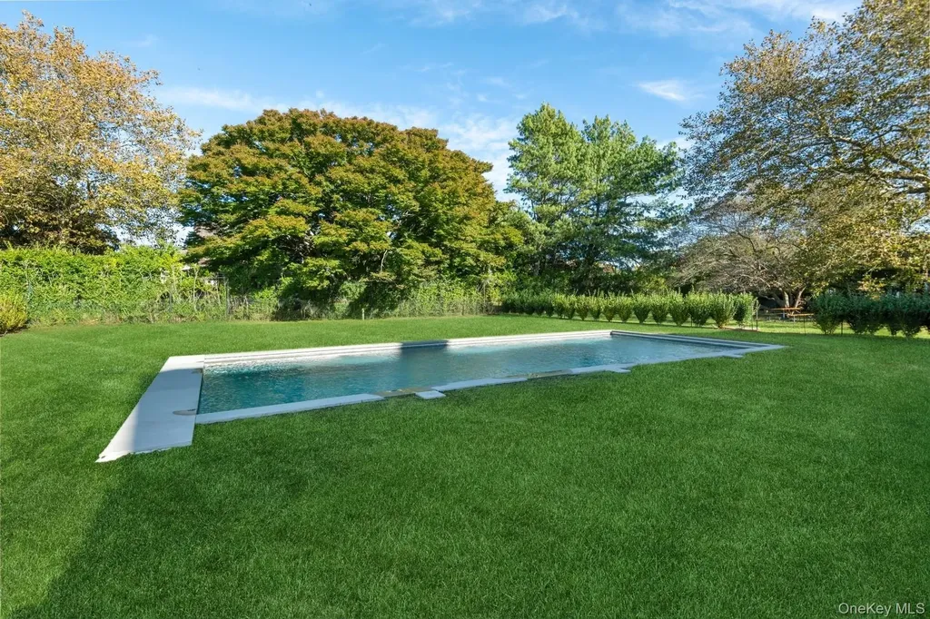 10 Post Lane Quogue NY 11959