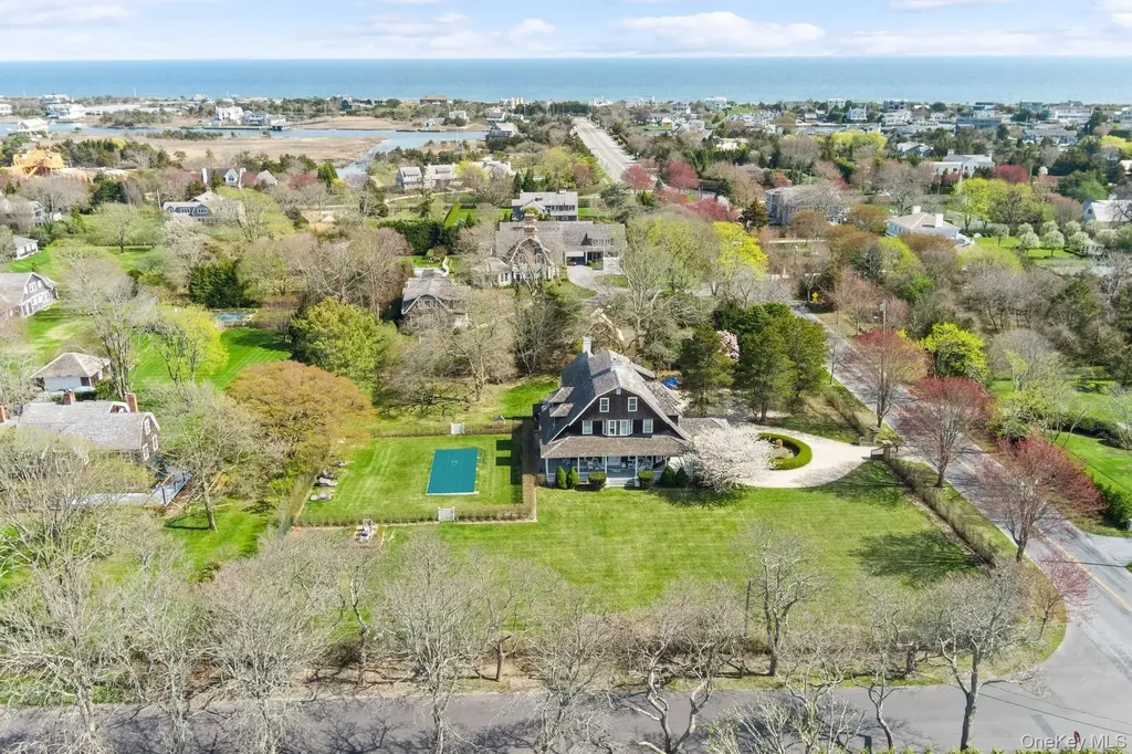 10 Post Lane Quogue NY 11959
