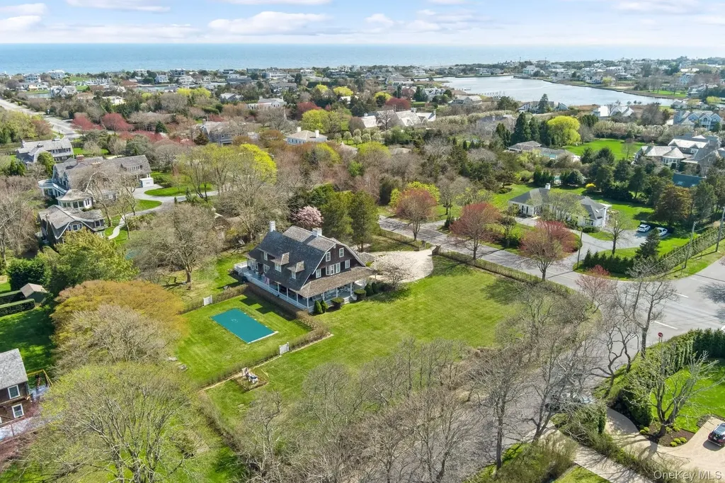 10 Post Lane Quogue NY 11959