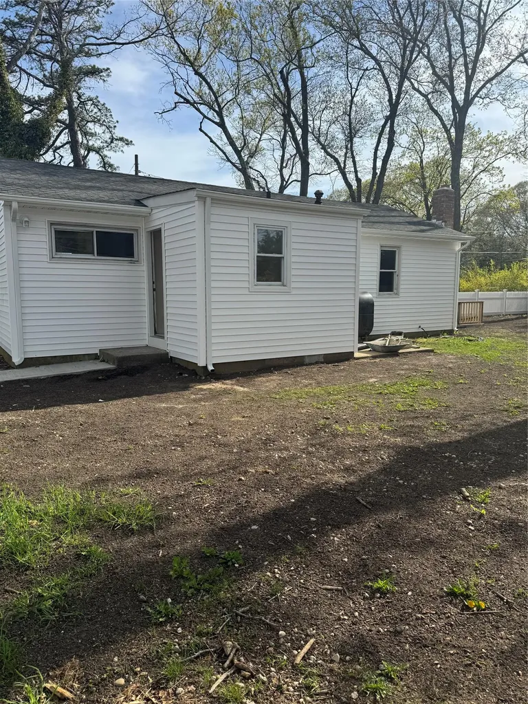 1 Pine Road Middle Island NY 11953