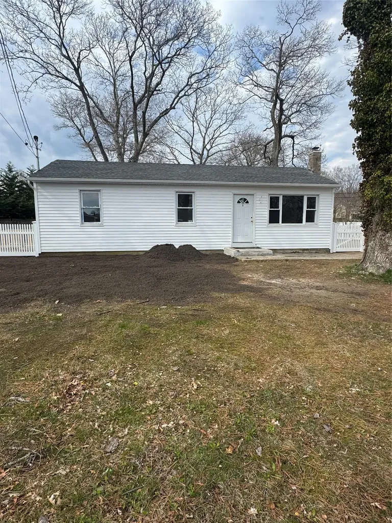 1 Pine Road Middle Island NY 11953