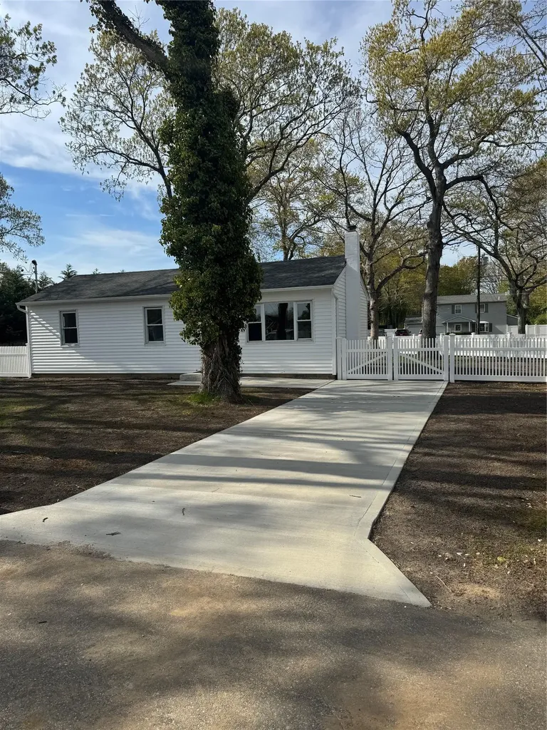 1 Pine Road Middle Island NY 11953