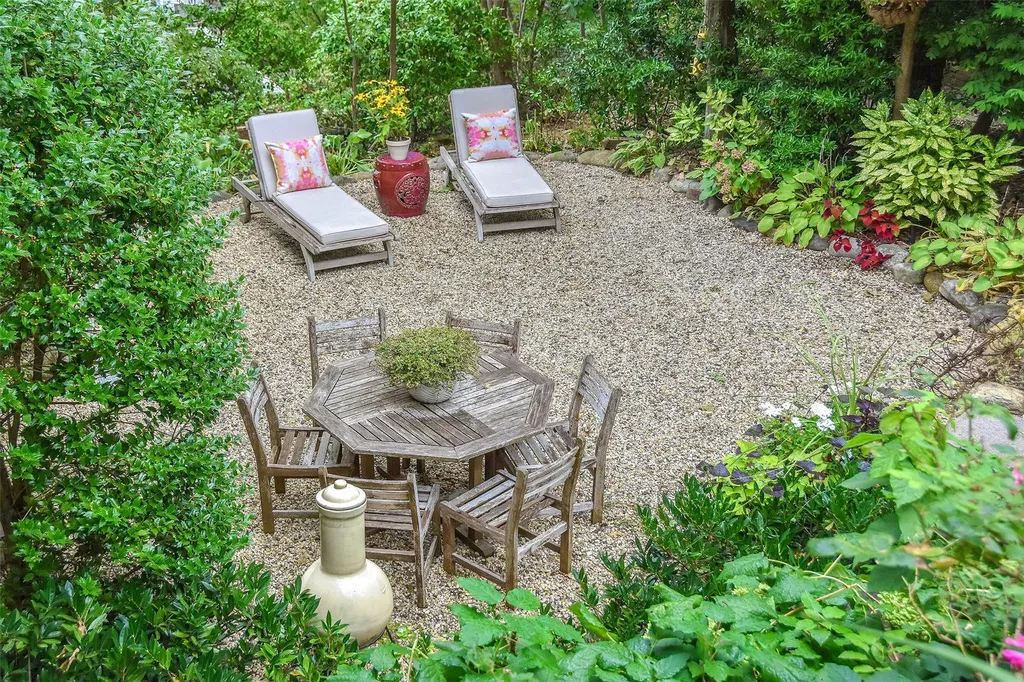 6 Winding Way Sea Cliff NY 11579