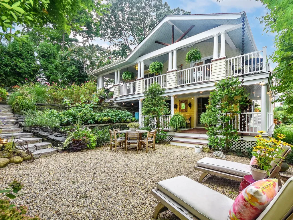6 Winding Way Sea Cliff NY 11579