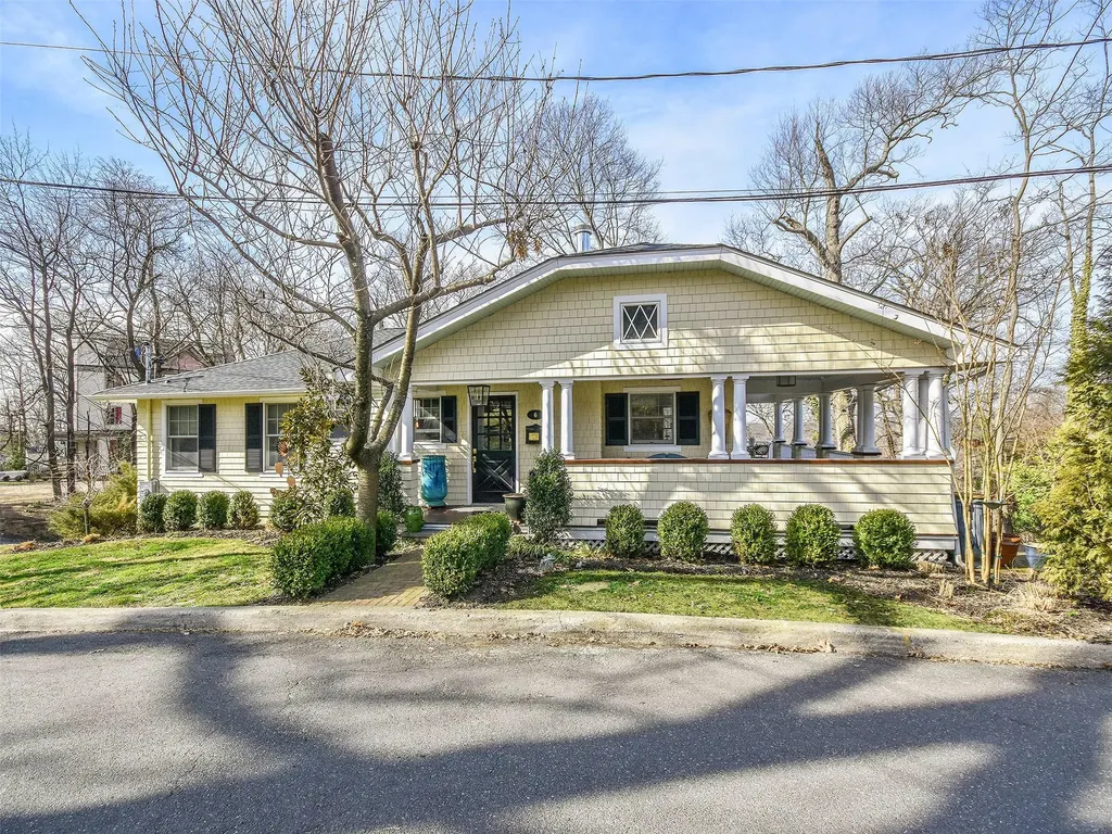 6 Winding Way Sea Cliff NY 11579