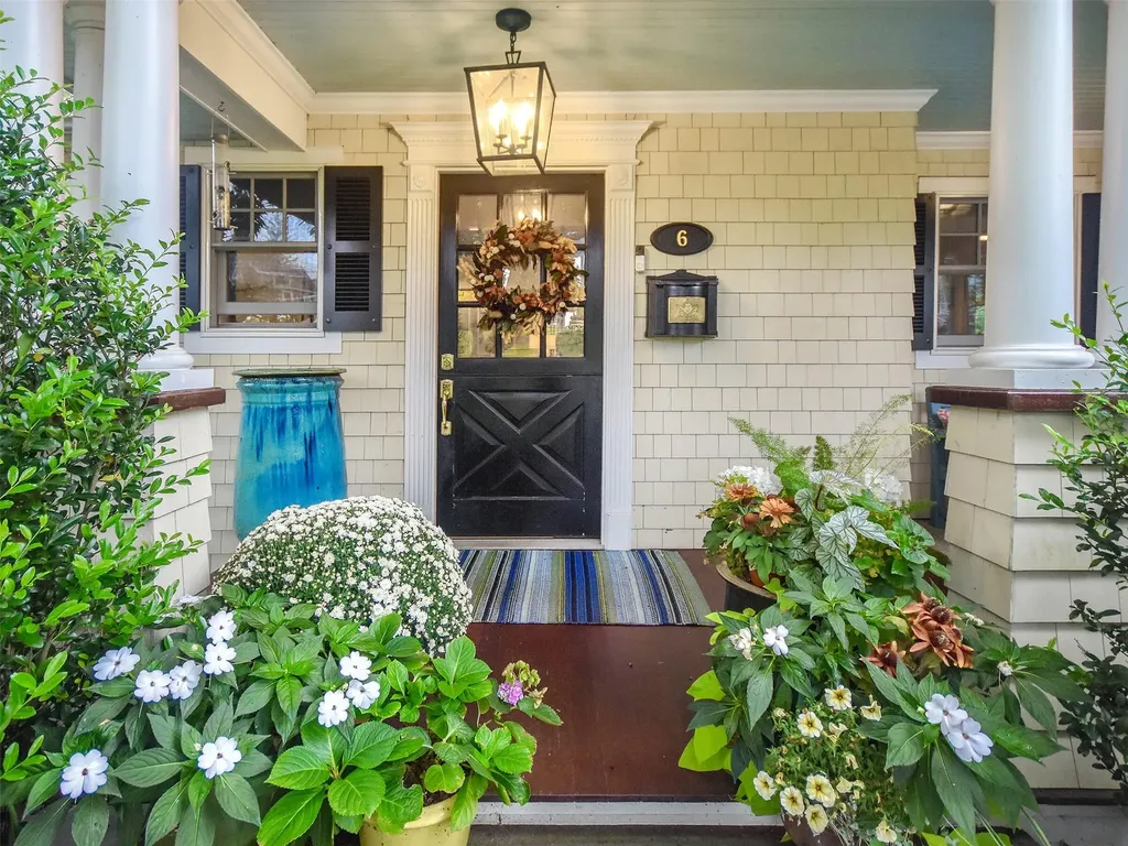 6 Winding Way Sea Cliff NY 11579