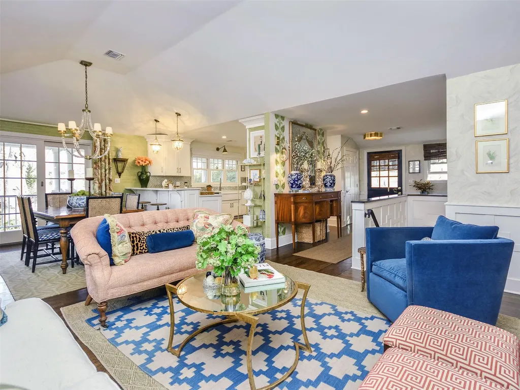 6 Winding Way Sea Cliff NY 11579