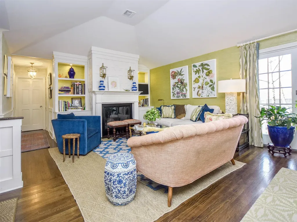 6 Winding Way Sea Cliff NY 11579