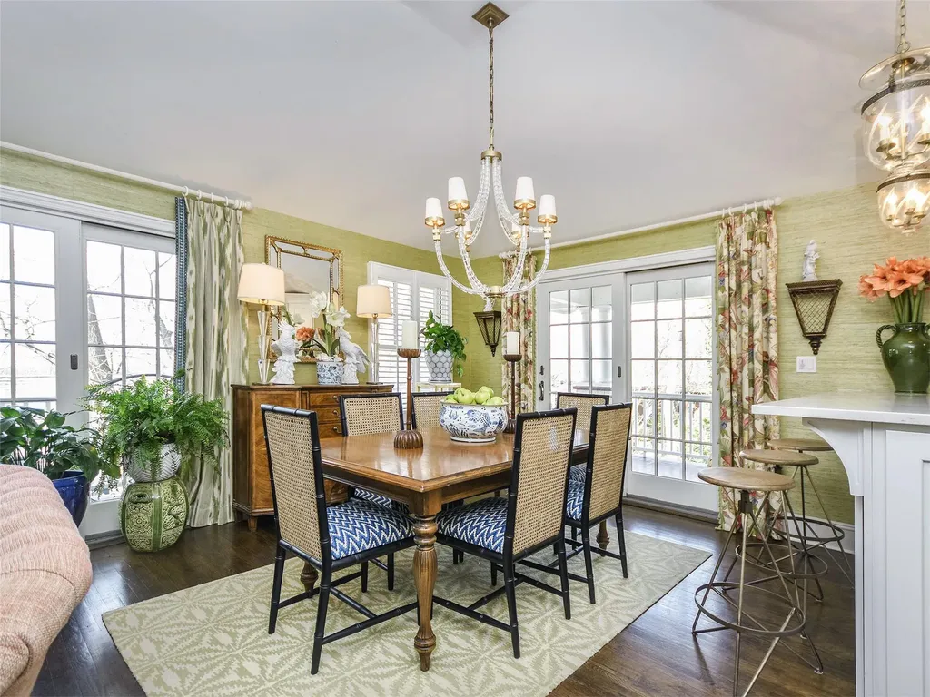 6 Winding Way Sea Cliff NY 11579