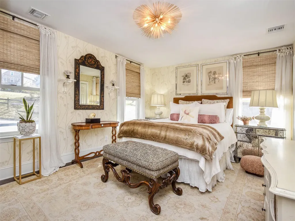 6 Winding Way Sea Cliff NY 11579