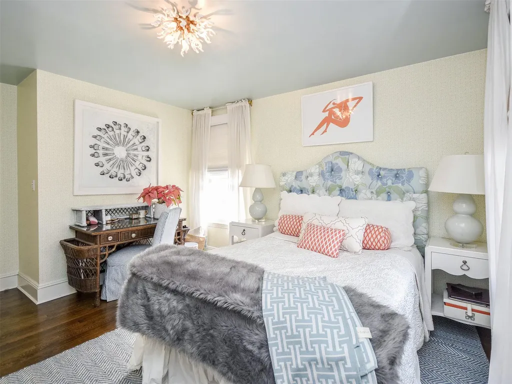 6 Winding Way Sea Cliff NY 11579