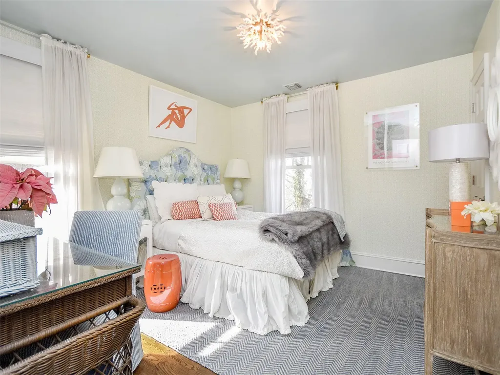 6 Winding Way Sea Cliff NY 11579