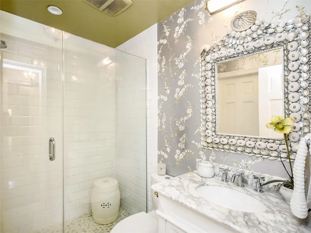 6 Winding Way Sea Cliff NY 11579