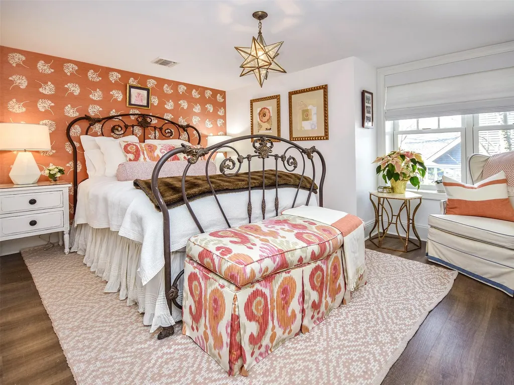 6 Winding Way Sea Cliff NY 11579