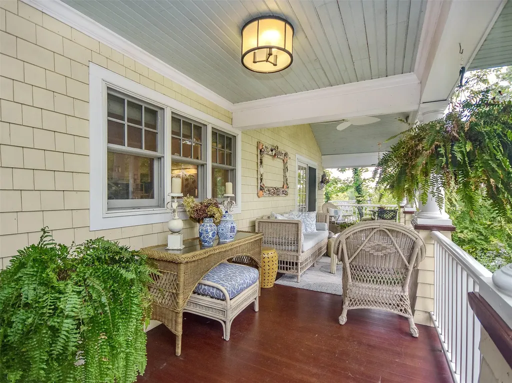 6 Winding Way Sea Cliff NY 11579