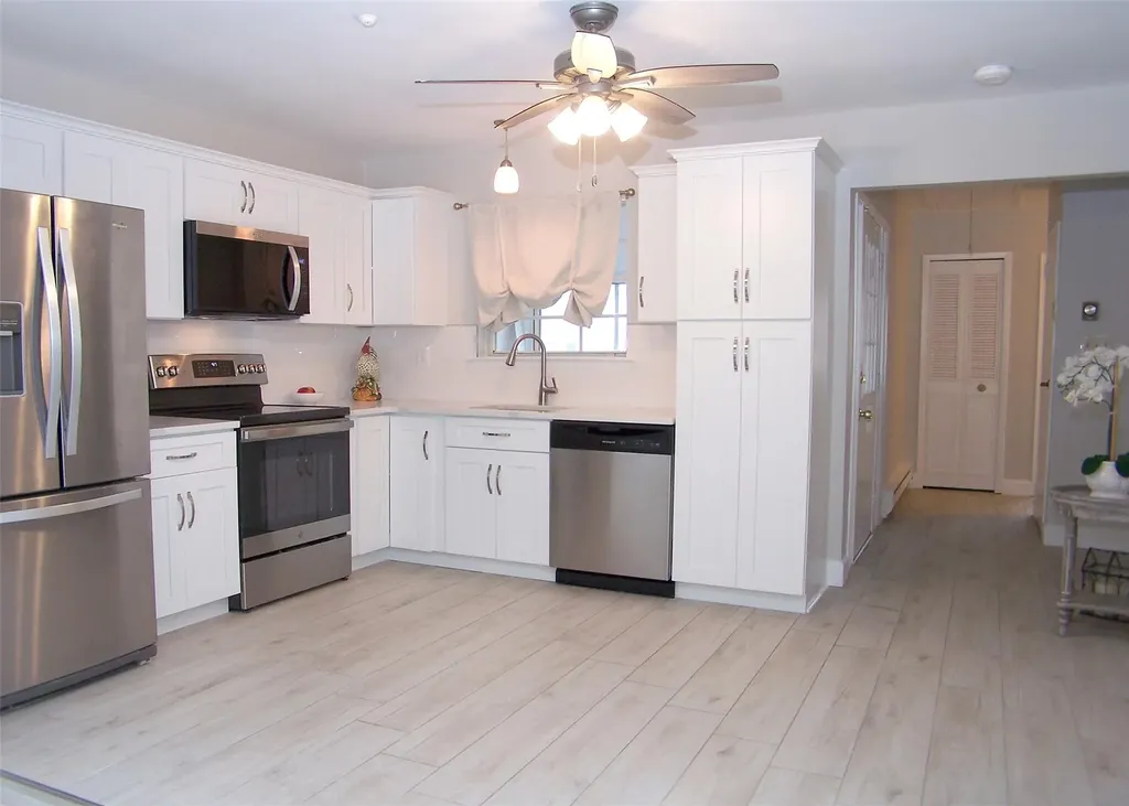 16 Hearthside Drive Mount Sinai NY 11766