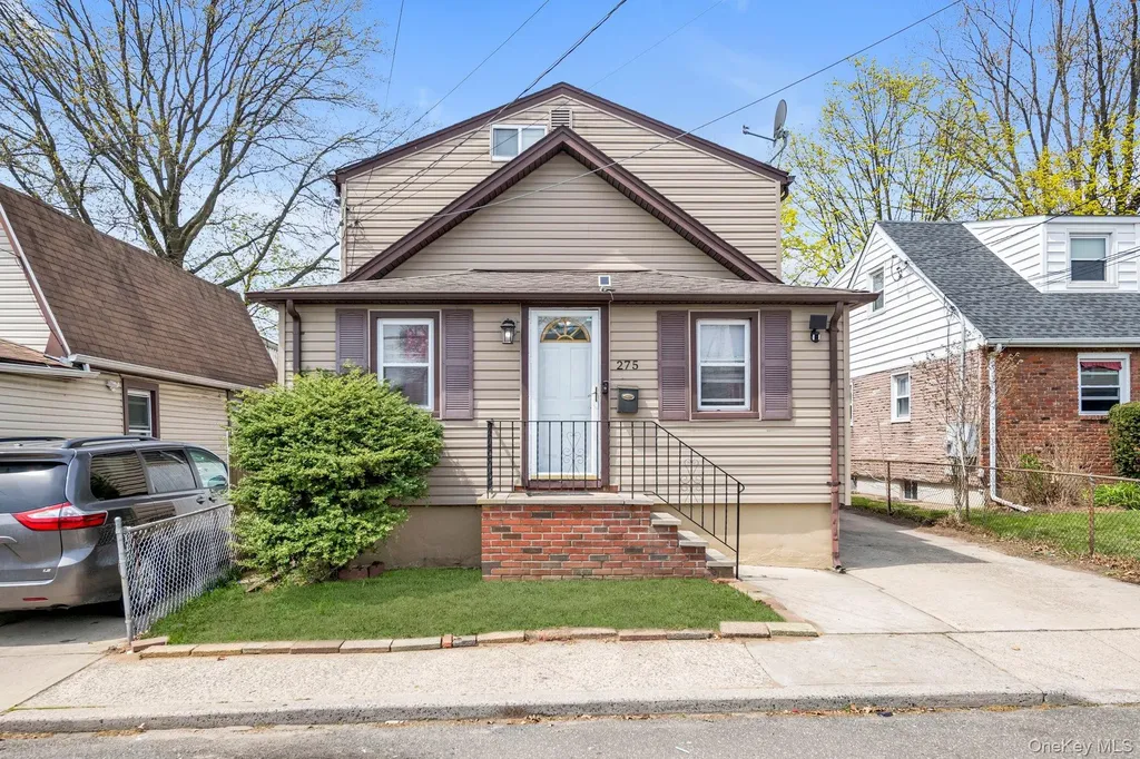 275 Waldorf Avenue Elmont NY 11003