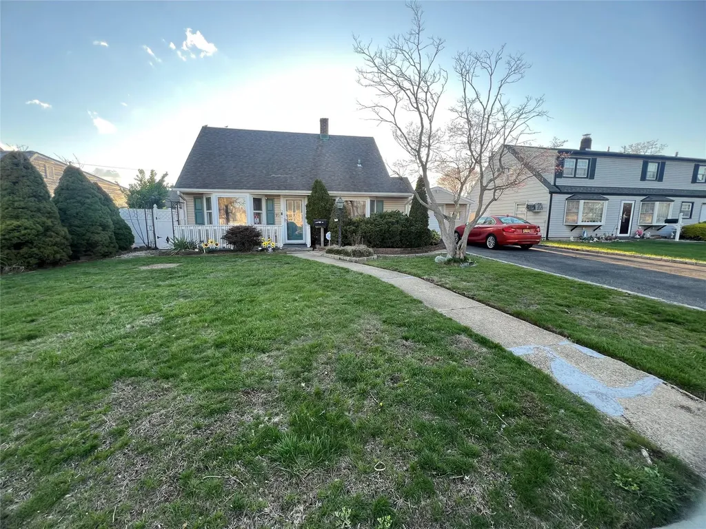 70 Ridge Lane Levittown NY 11756