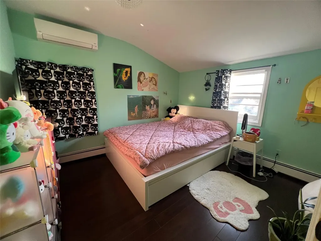 70 Ridge Lane Levittown NY 11756
