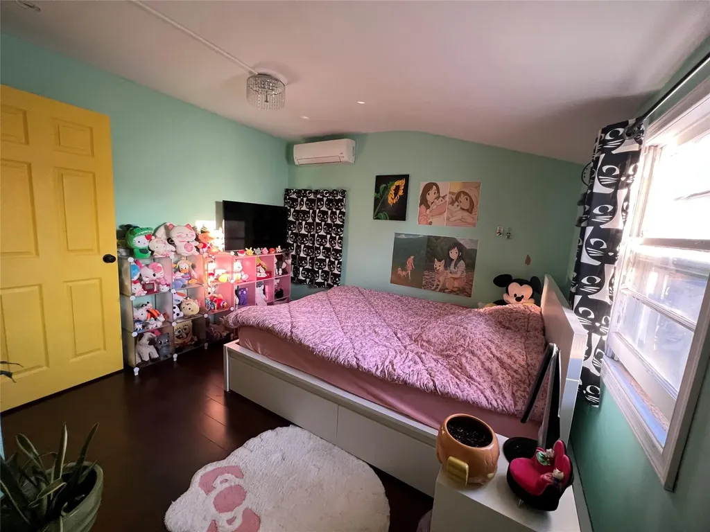 70 Ridge Lane Levittown NY 11756