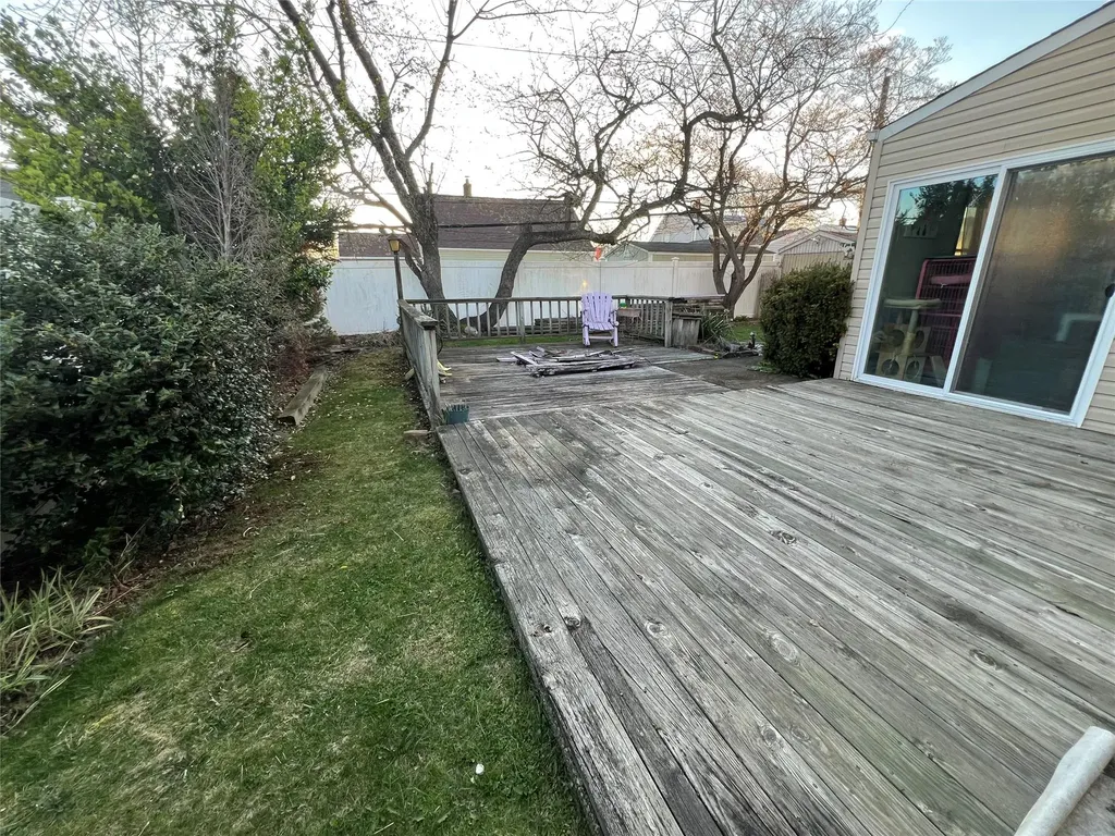 70 Ridge Lane Levittown NY 11756