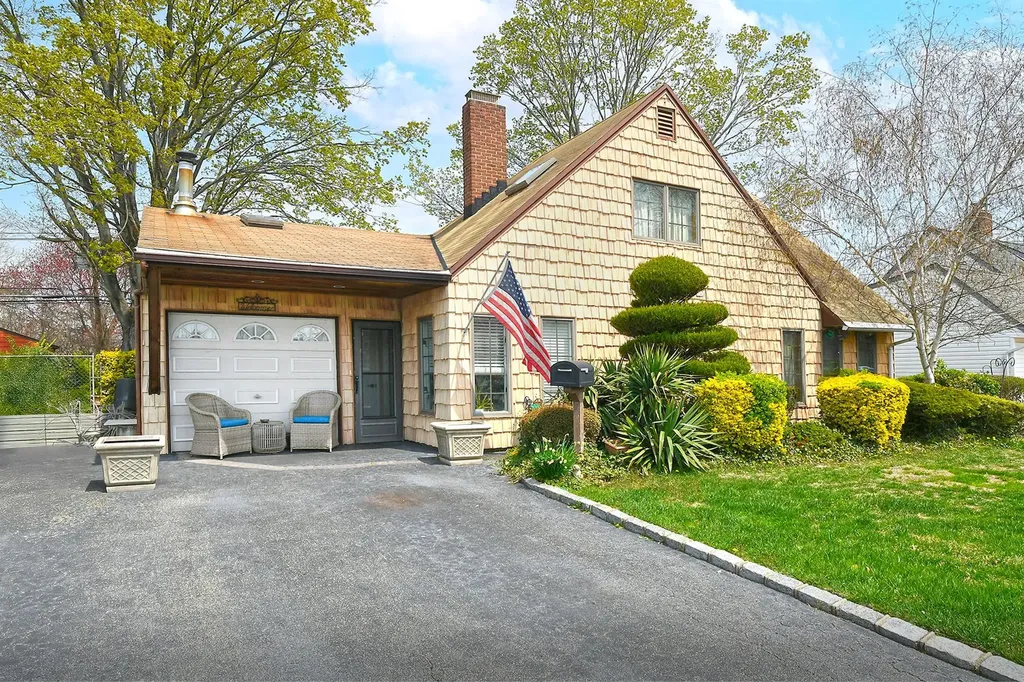 265 Orchid Road Levittown NY 11756