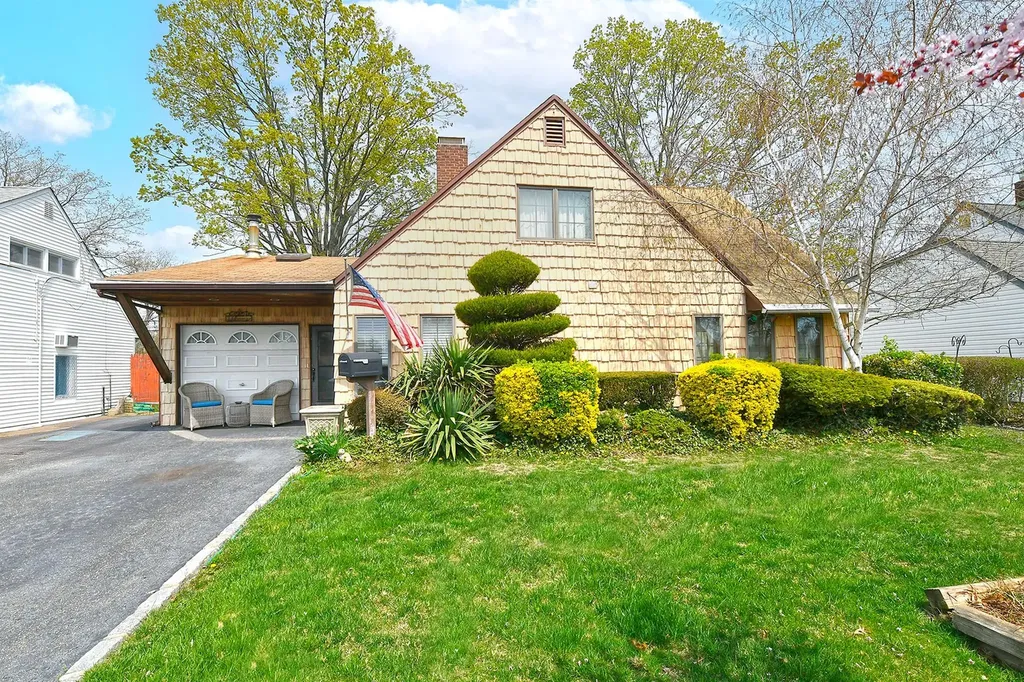 265 Orchid Road Levittown NY 11756