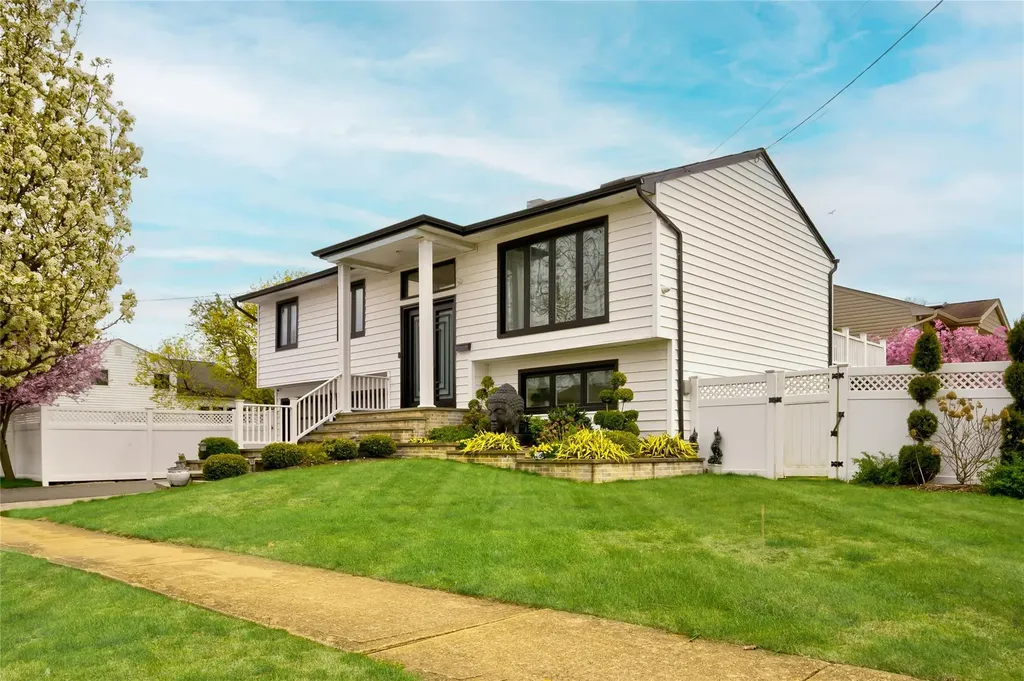 2974 Hemlock Place Wantagh NY 11793