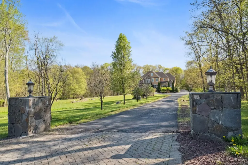 10 Todd Hill Road Poughkeepsie NY 12603