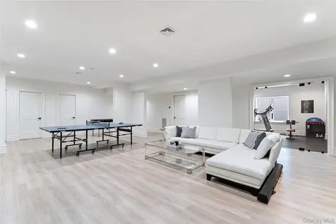 17 Oxford Road Scarsdale NY 10583