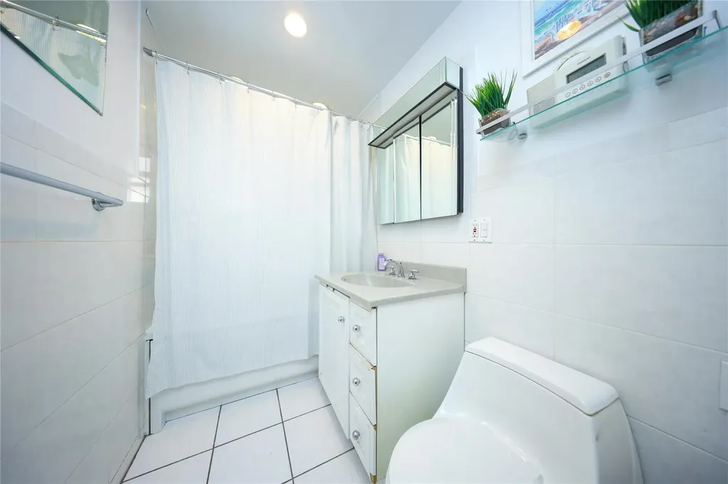1585 W 9th Street Brooklyn NY 11204