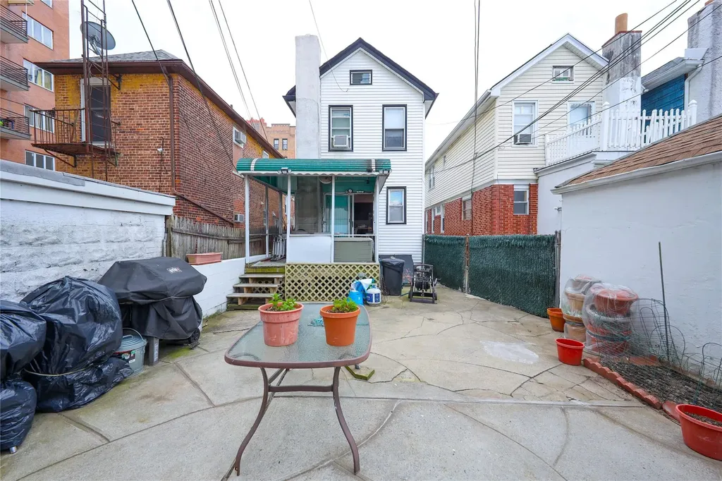 1585 W 9th Street Brooklyn NY 11204