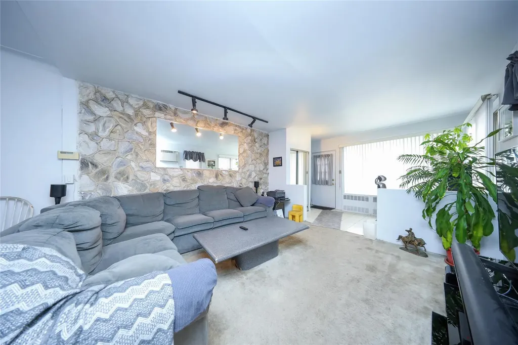 1585 W 9th Street Brooklyn NY 11204