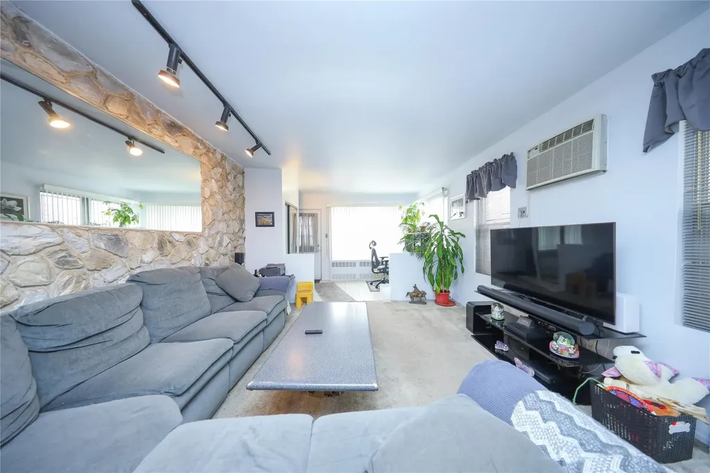 1585 W 9th Street Brooklyn NY 11204