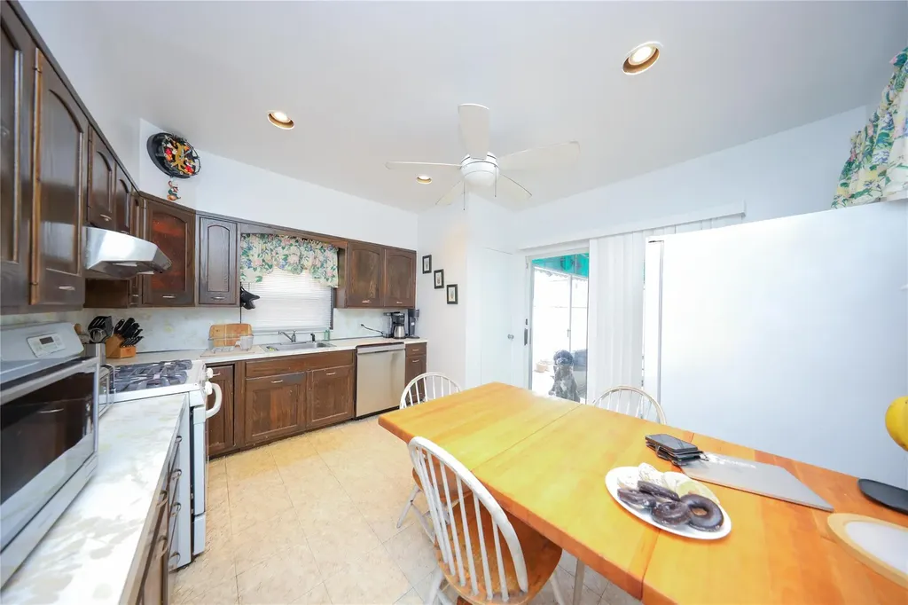 1585 W 9th Street Brooklyn NY 11204