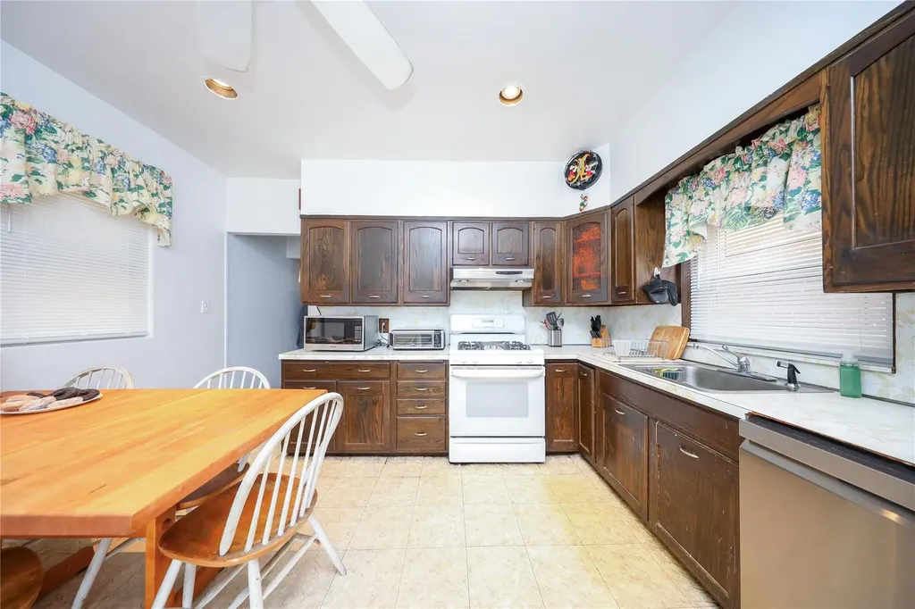 1585 W 9th Street Brooklyn NY 11204