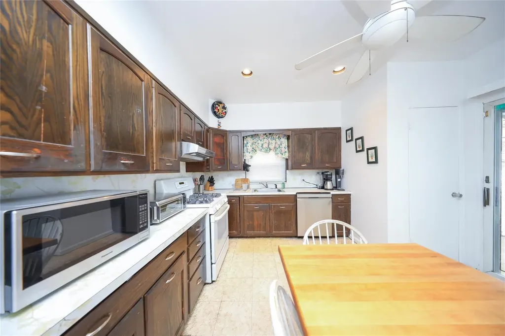1585 W 9th Street Brooklyn NY 11204