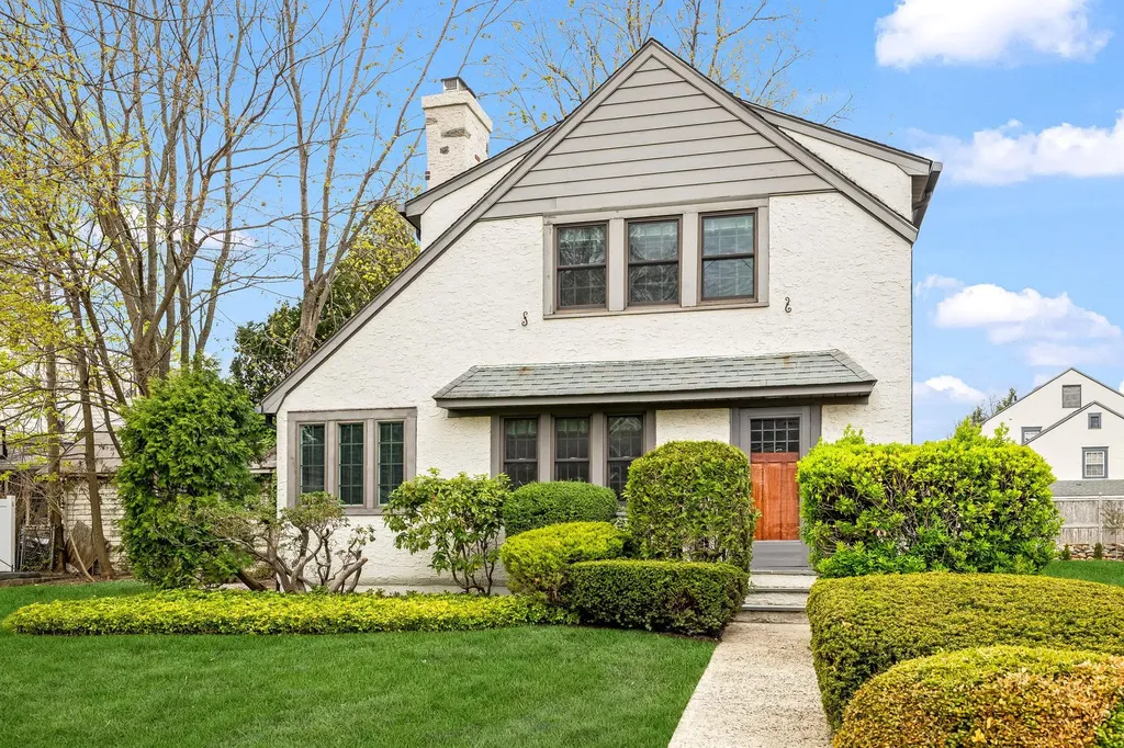 165 Lyons Road Scarsdale NY 10583