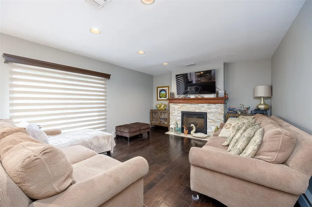 17 Carol Street Plainview NY 11803