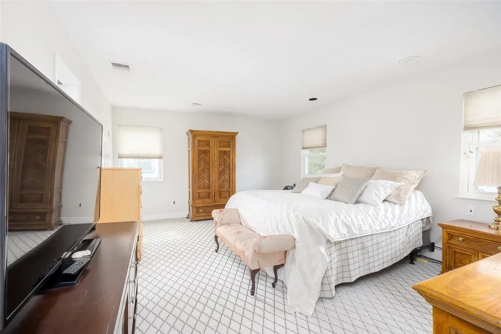 17 Carol Street Plainview NY 11803