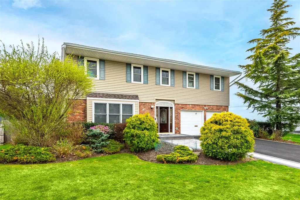 17 Carol Street Plainview NY 11803