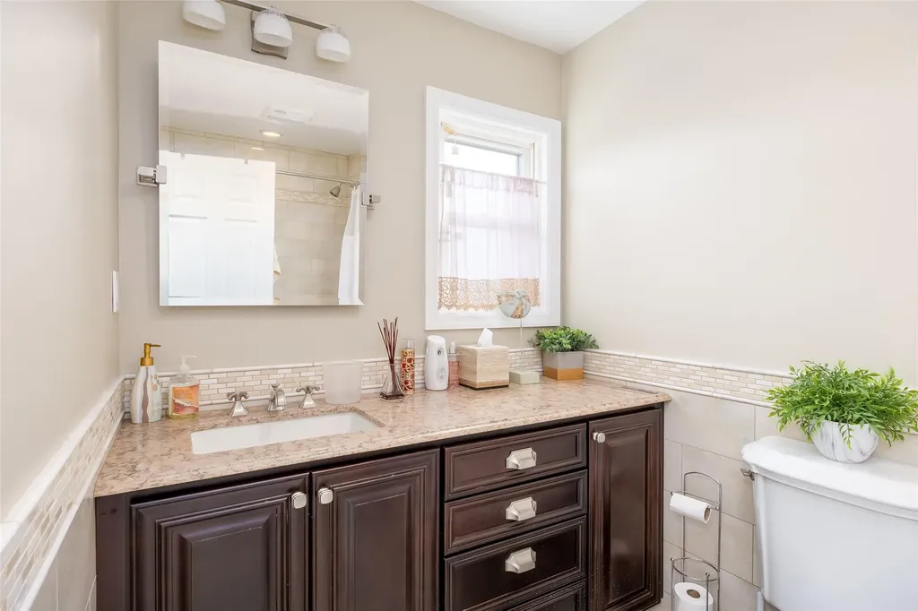 17 Carol Street Plainview NY 11803