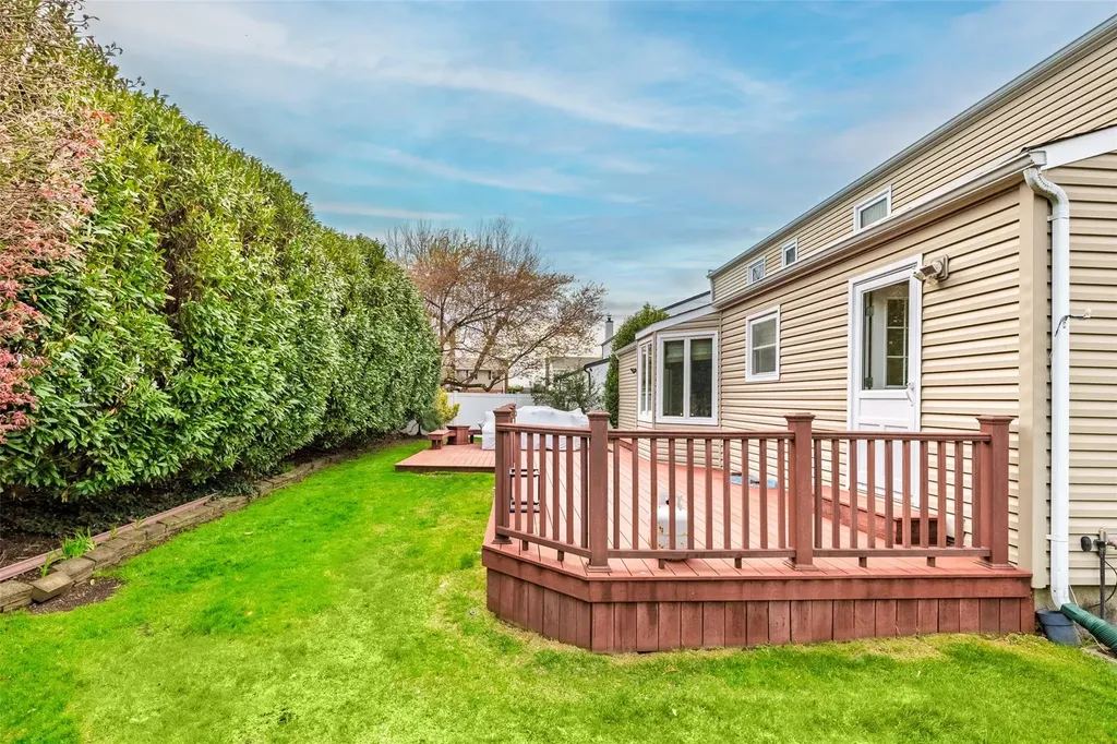 17 Carol Street Plainview NY 11803