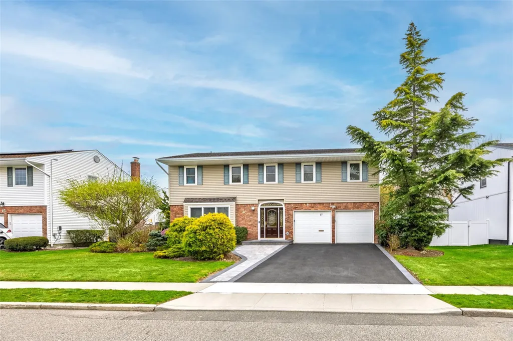 17 Carol Street Plainview NY 11803